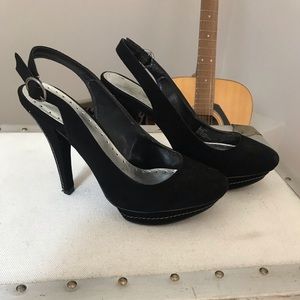 BCBG Black high heel platform pump. Size 6. EUC